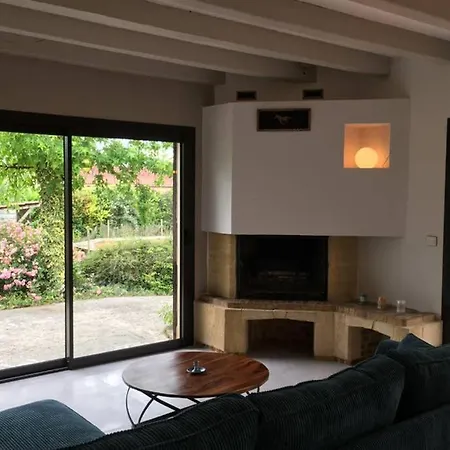 Spacieux Avec Piscine Et Parc Arbore Clos *